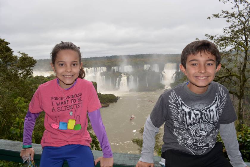 Our oldest 'explorers', very attentive to all they've learned, and will report back to their classmates. Family travel is always a great opportunity for teaching moments - especially the incredibly enjoyable ones, with our aspiring scientist-drama-queen and our 'know-it-all'-boy! :)